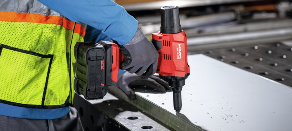 Worker using Hilti RT 6-22 for riveting metal sheets